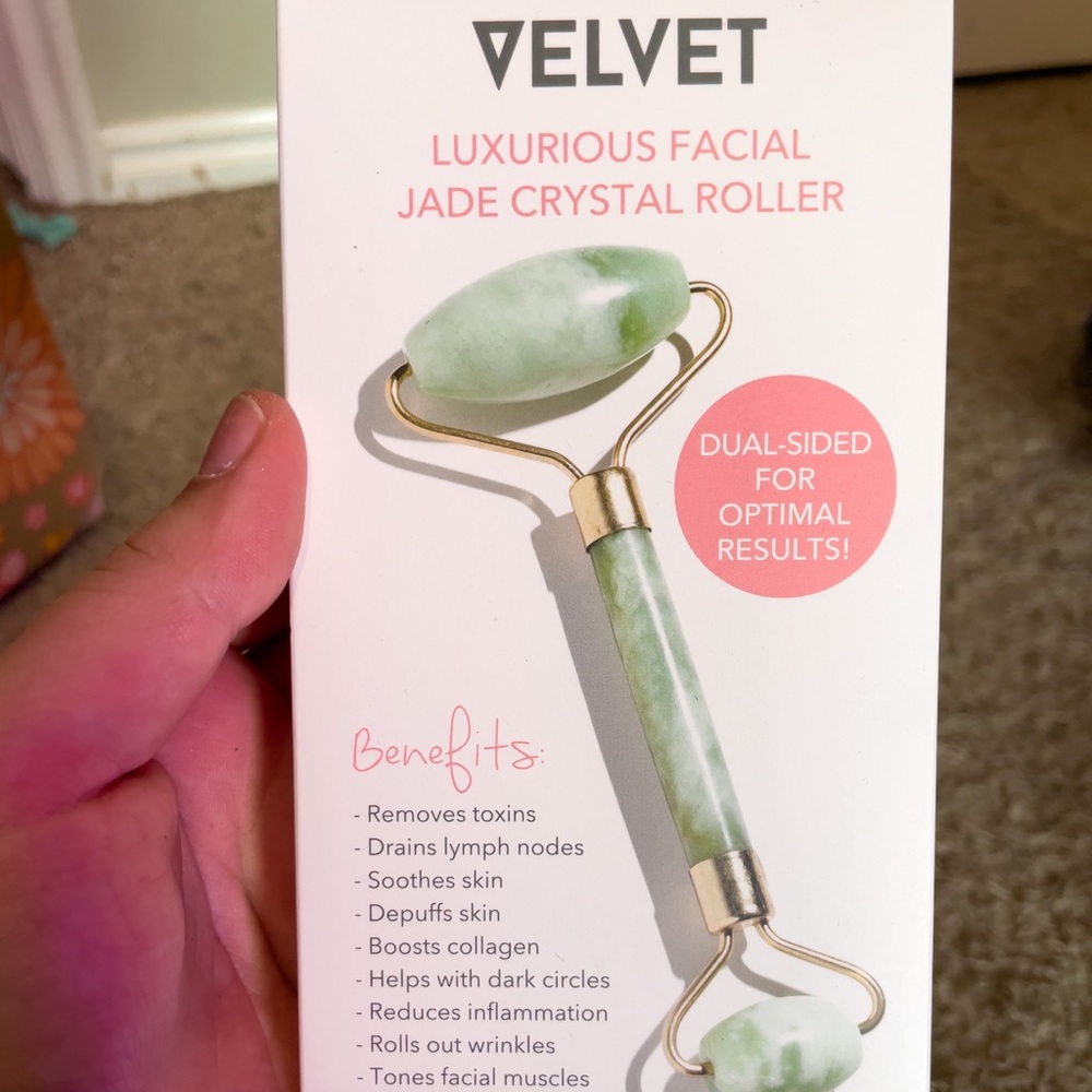 Velvet Luxurious Facial Hade Crystal Roller